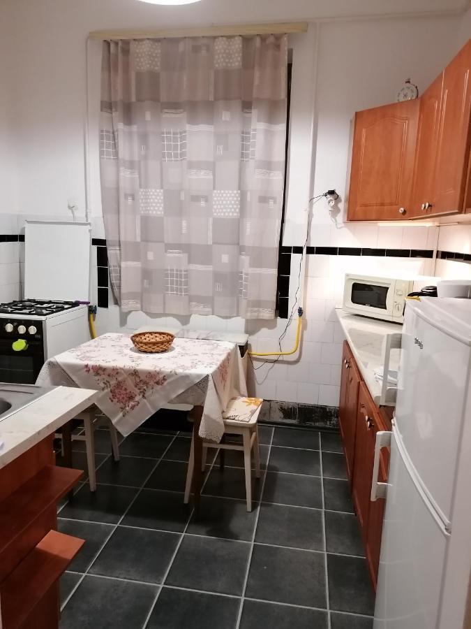 Szatmari Apartman มิชโคลซ์ ภายนอก รูปภาพ